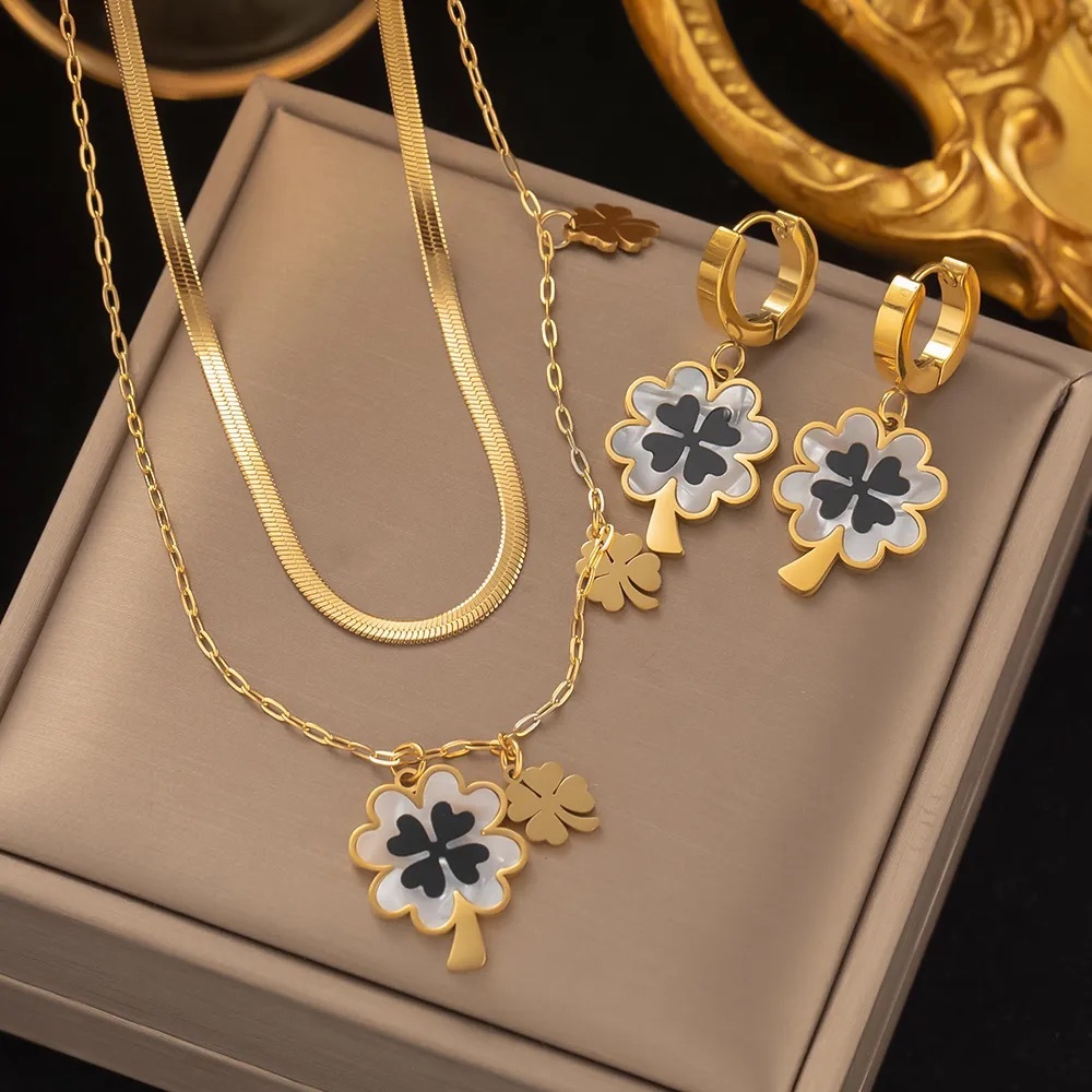 Vintage Style Four Leaf Clover Flower Titanium Steel Gold Plated Shell